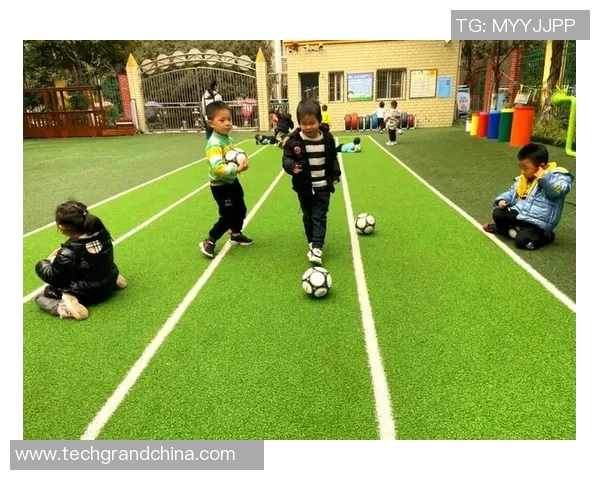 国外足球明星与子女共享快乐时光的温馨瞬间揭秘