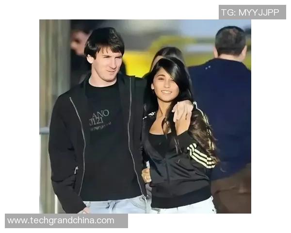 探寻足球明星背后的幸福家庭生活与甜蜜瞬间 探寻足球明星背后的幸福家庭生活与甜蜜瞬间